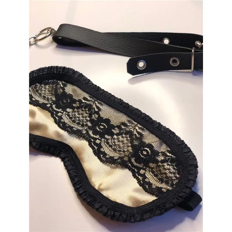 Antifaz De Raso Y Puntillas En Champagne