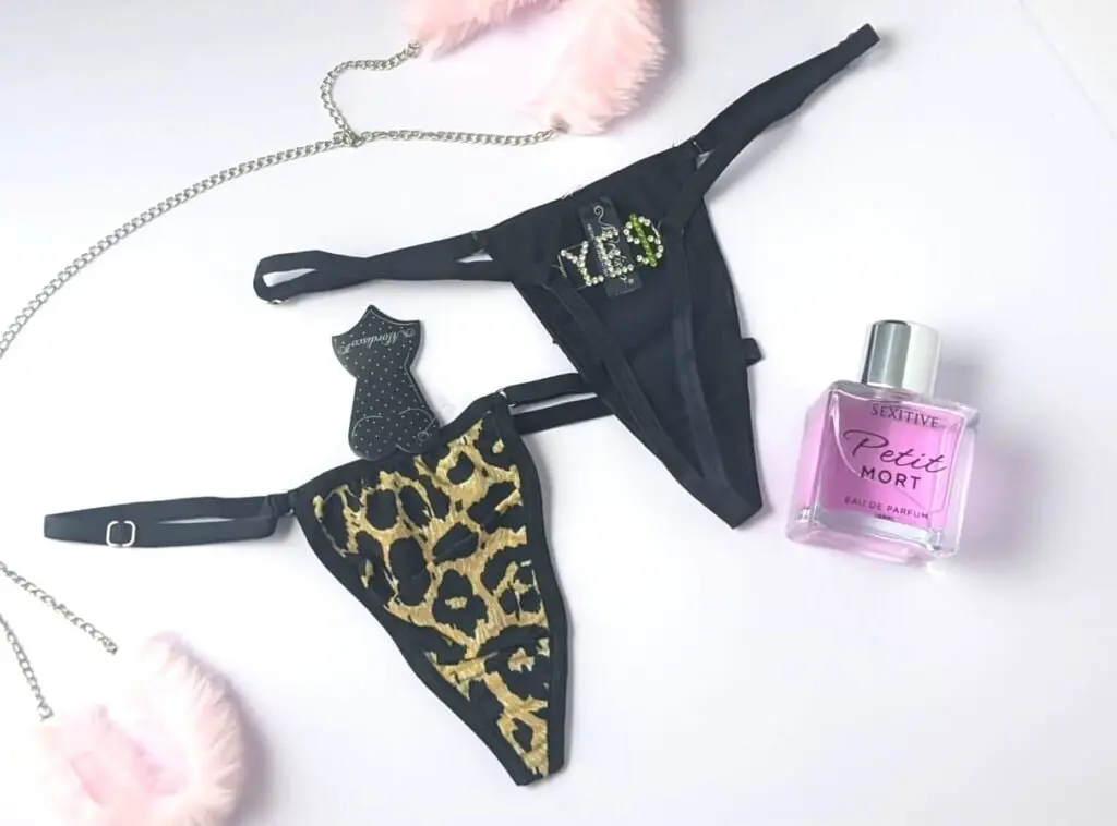 Less Strass "Yes" en Cola