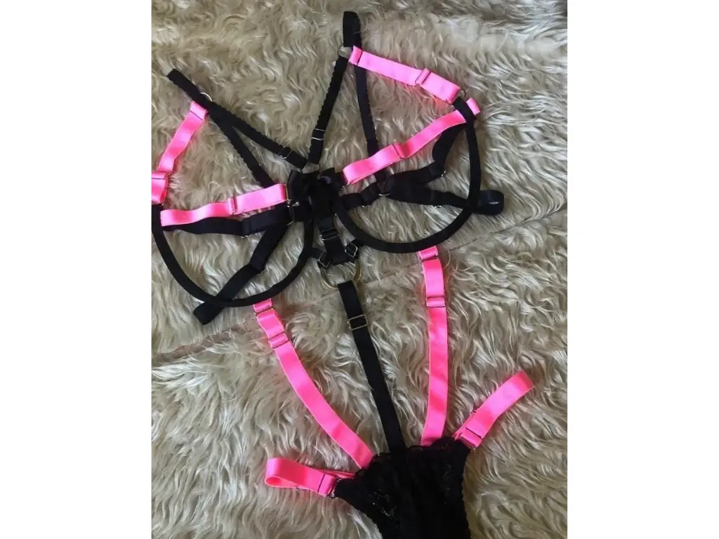 [MB1455T90NEG] Body Gina Con Less (T90)