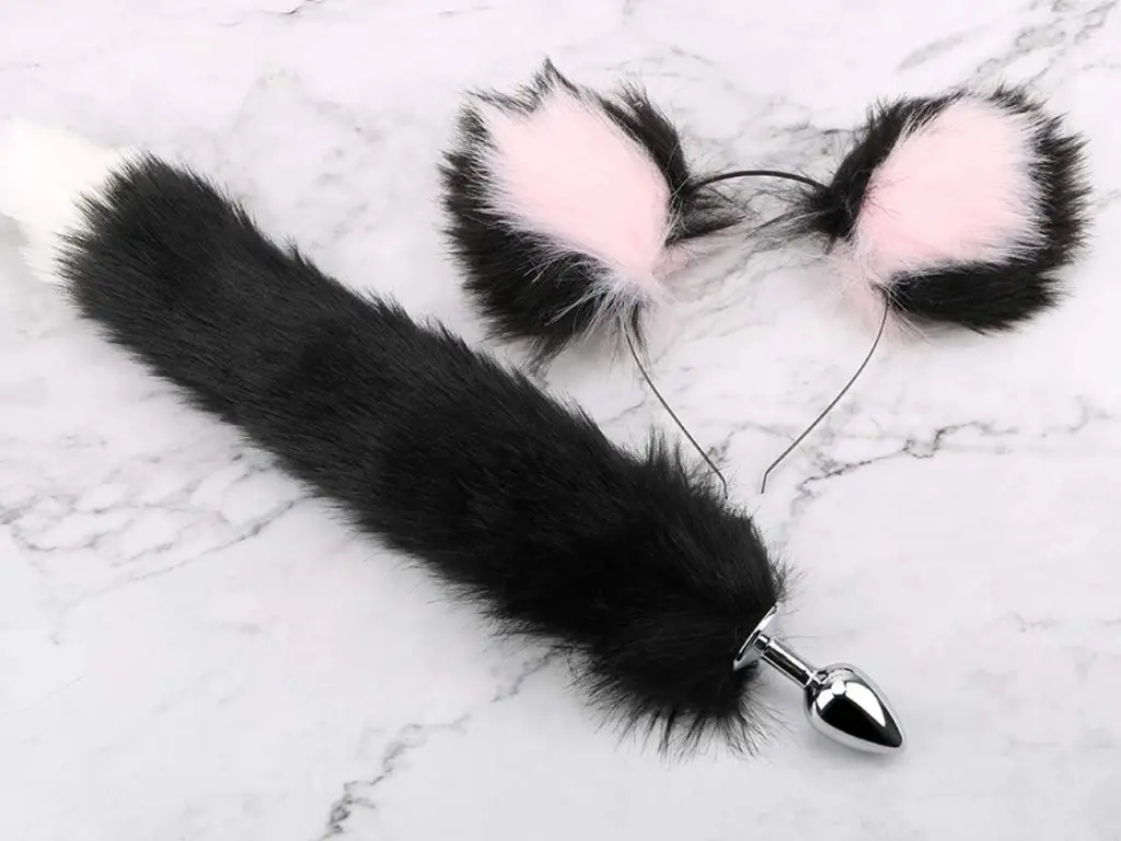 ​Plug de Aluminio con Cola y Orejas de Gato negras